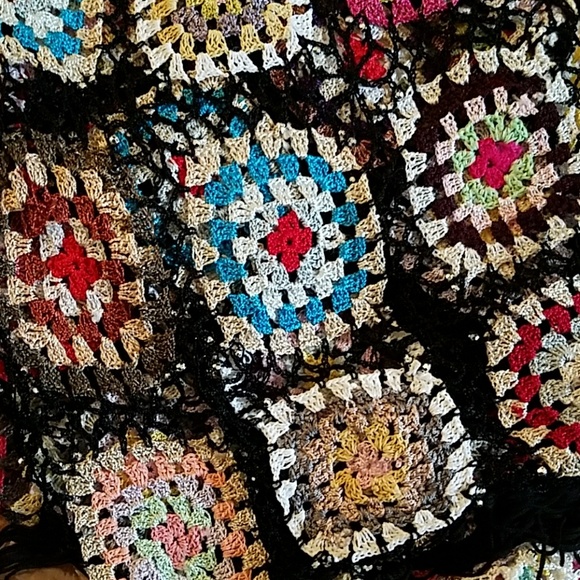 Granny Square Poncho Black - Picture 3 of 7